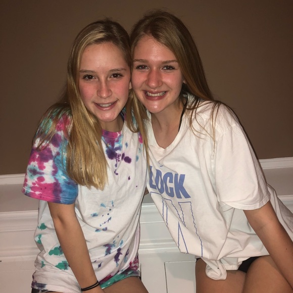 Meet your Posher, Tori - Picture 3 of 4